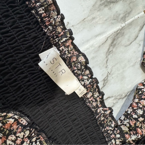 ASTR THE LABEL 
Floral Ruched Sweetheart Neck Top  Sz Small - Picture 7 of 8